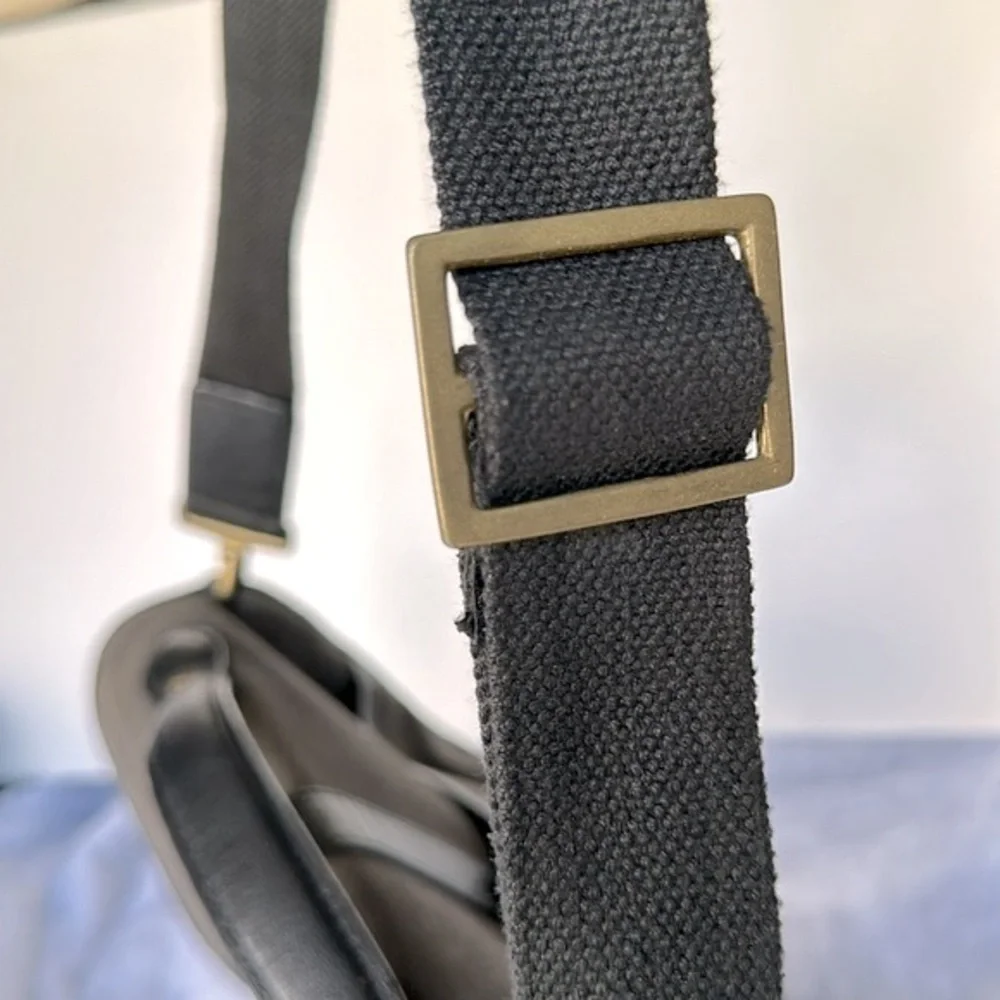 HIDESIGN YORUK 01 MESSENGER BAG in black